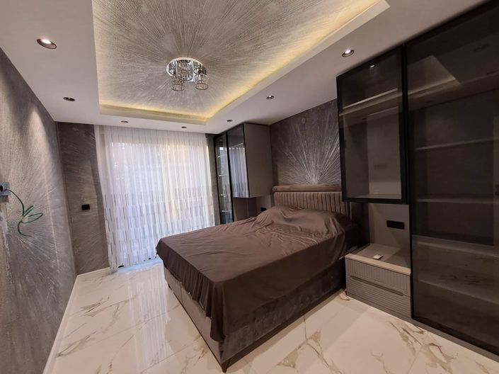 Image No.10-6 Bed Property for sale