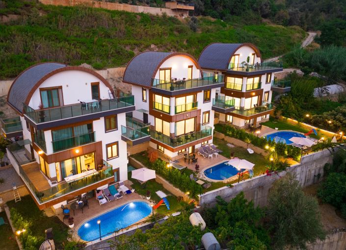 Image No.2-6 Bed Property for sale