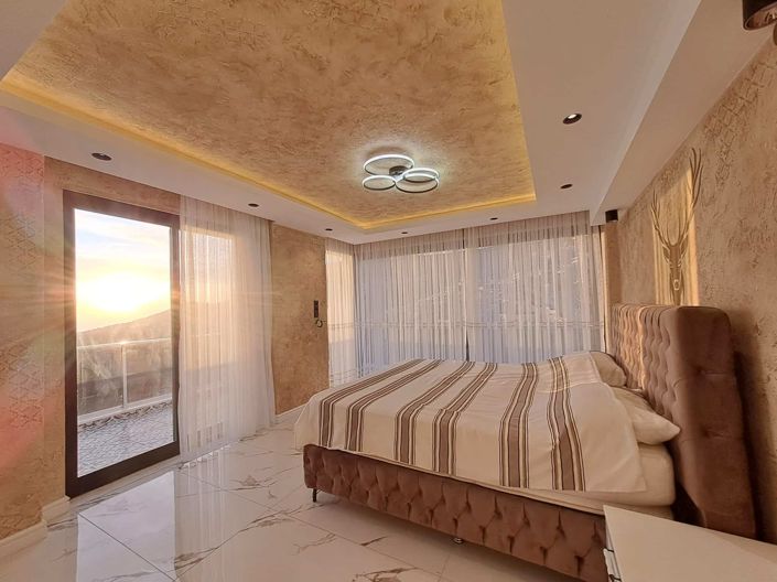 Image No.6-6 Bed Property for sale