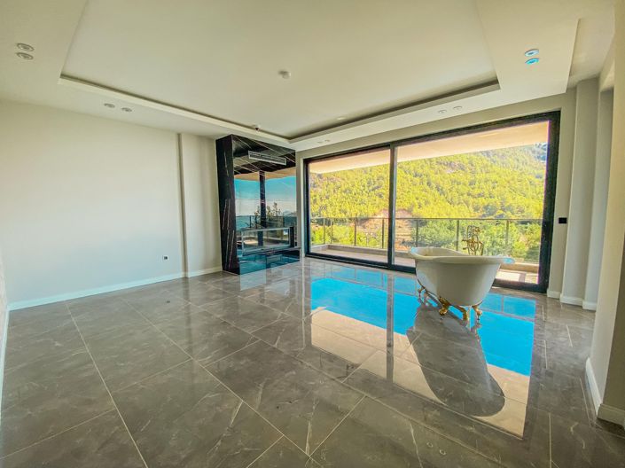 Image No.7-10 Bed Property for sale