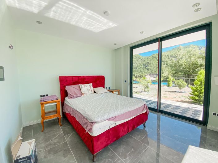 Image No.8-10 Bed Property for sale