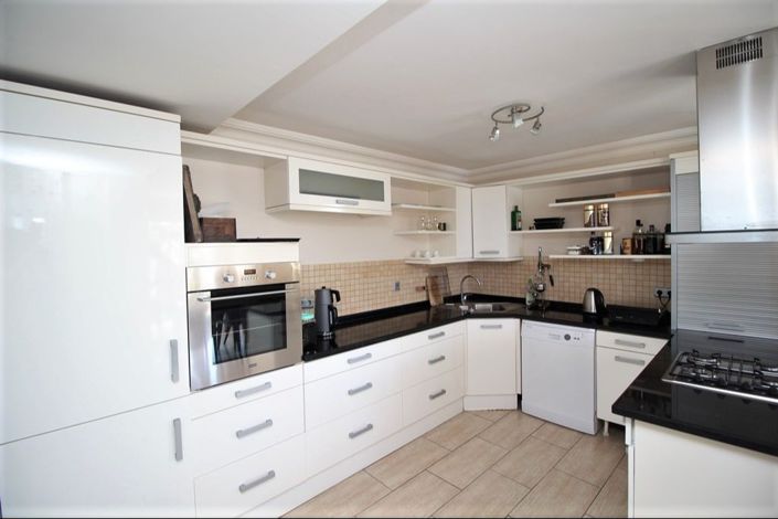 Image No.5-5 Bed Property for sale