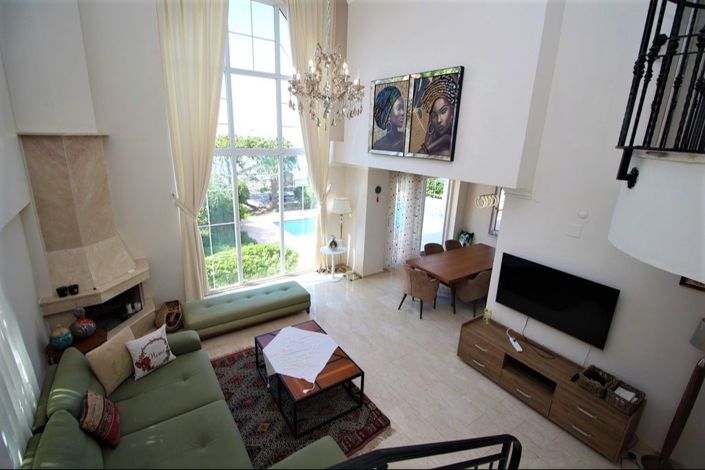 Image No.6-5 Bed Property for sale