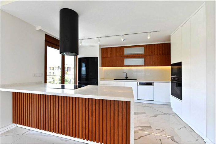 Image No.7-5 Bed Property for sale