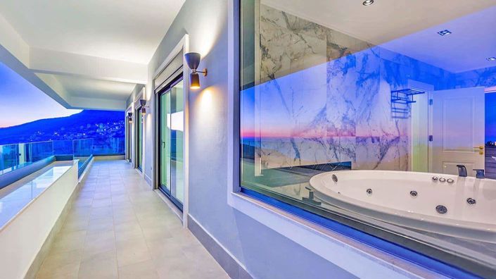 Image No.3-5 Bed Property for sale