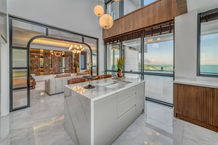 Image No.7-5 Bed Property for sale