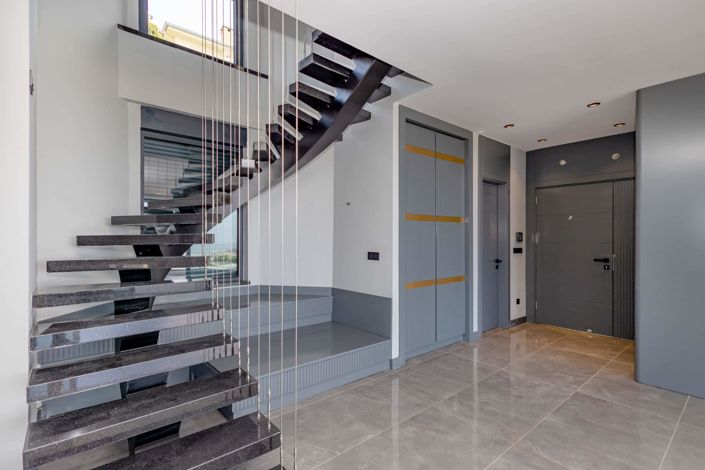 Image No.4-4 Bed Property for sale