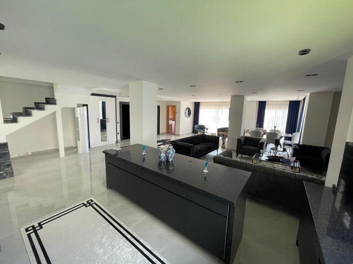 Image No.5-4 Bed Property for sale