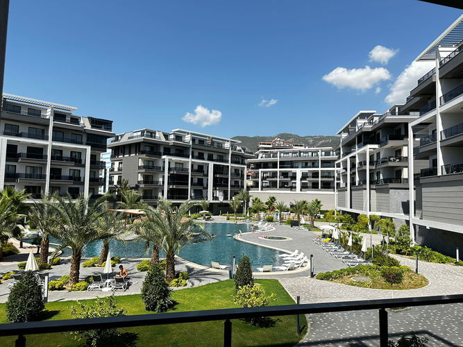 Image No.2-4 Bed Property for sale