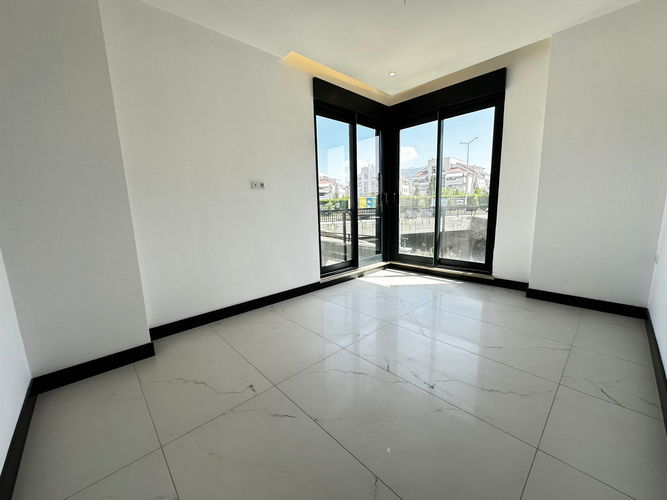 Image No.6-4 Bed Property for sale