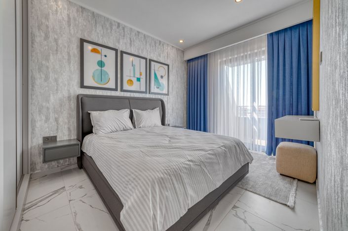 Image No.10-2 Bed Property for sale