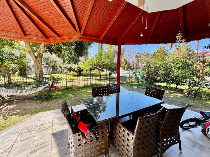 Image No.10-5 Bed Property for sale