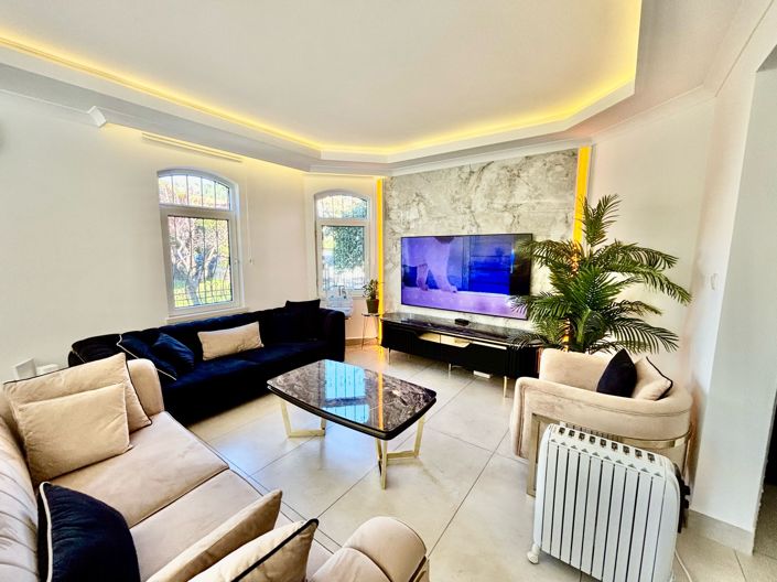 Image No.2-5 Bed Property for sale