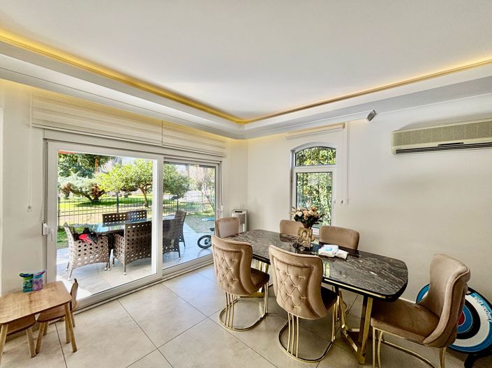 Image No.3-5 Bed Property for sale