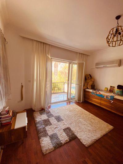 Image No.7-5 Bed Property for sale