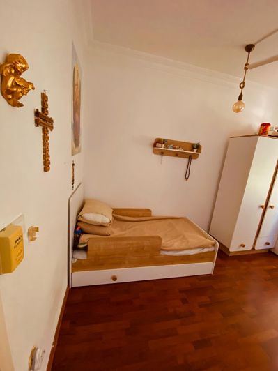 Image No.8-5 Bed Property for sale