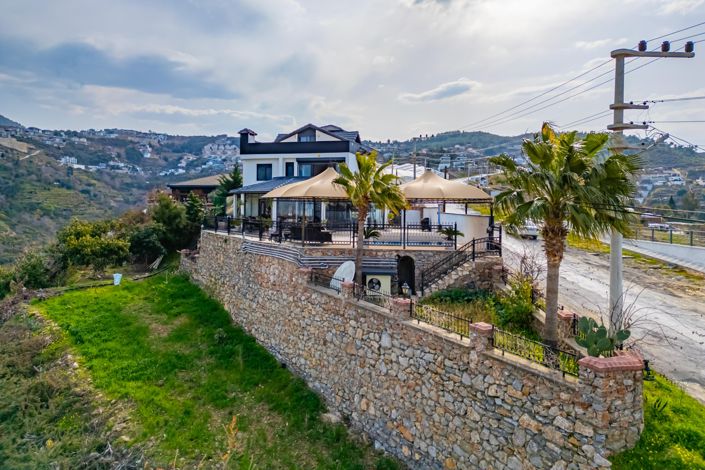 Image No.3-7 Bed Property for sale