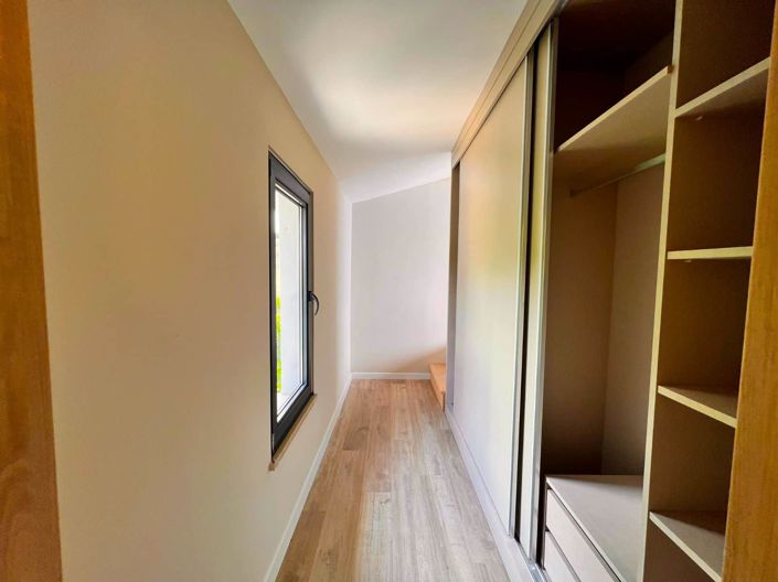 Image No.10-4 Bed Property for sale