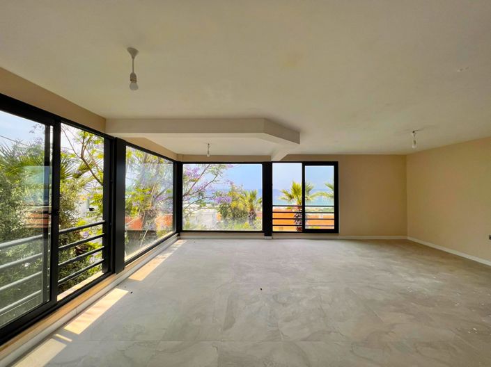 Image No.4-4 Bed Property for sale