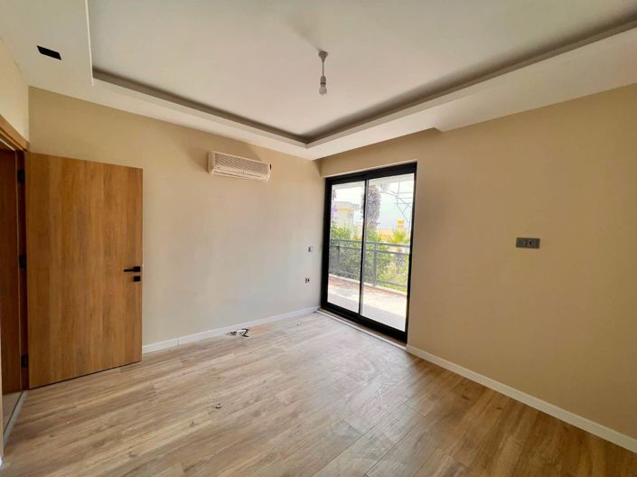 Image No.9-4 Bed Property for sale