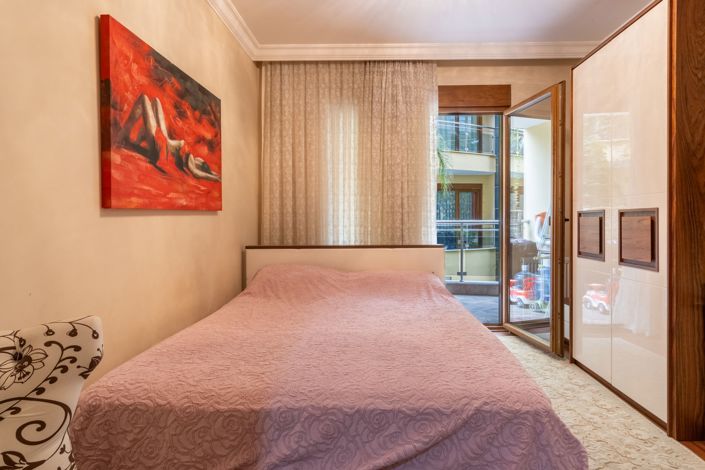 Image No.10-4 Bed Property for sale