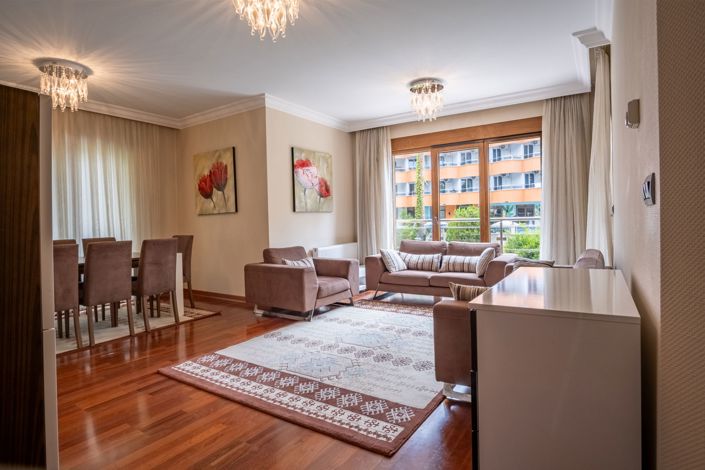 Image No.4-4 Bed Property for sale