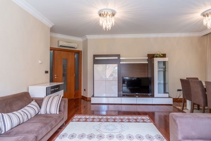 Image No.5-4 Bed Property for sale