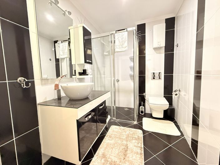 Image No.2-4 Bed Property for sale