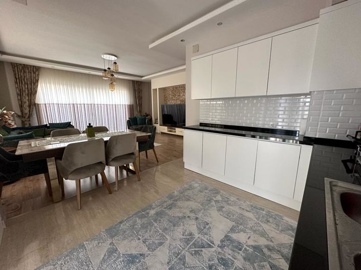 Image No.3-3 Bed Property for sale