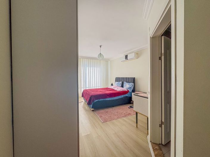 Image No.5-4 Bed Property for sale