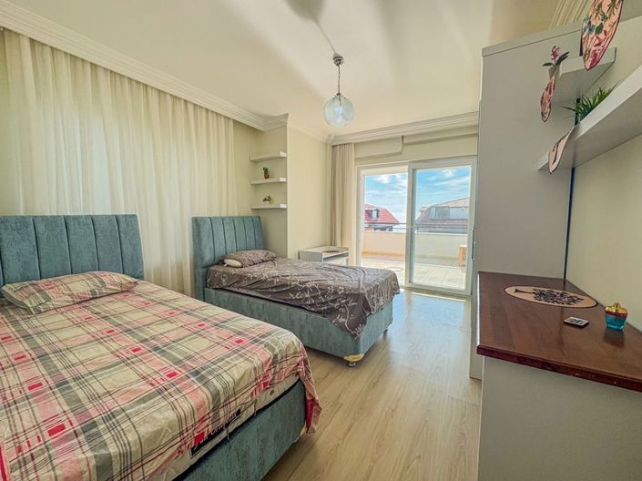 Image No.6-4 Bed Property for sale