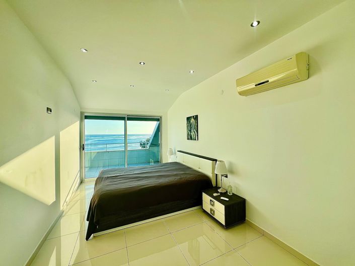 Image No.11-4 Bed Property for sale