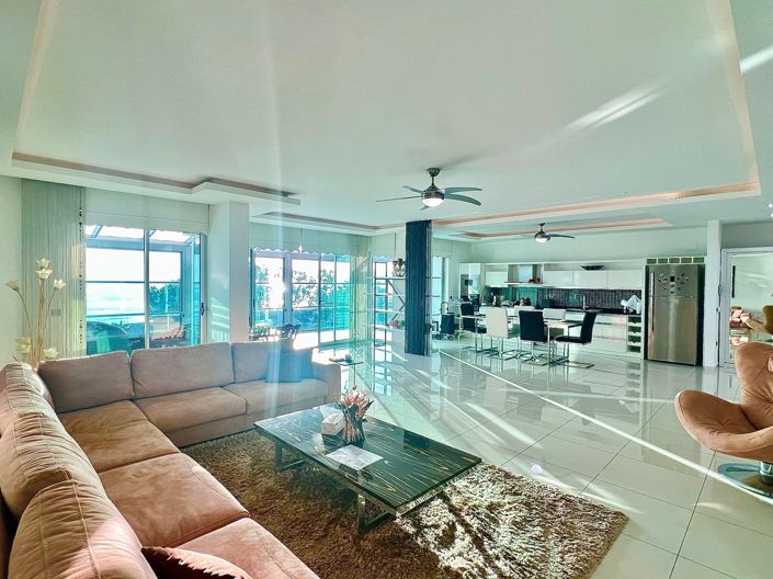 Image No.9-4 Bed Property for sale