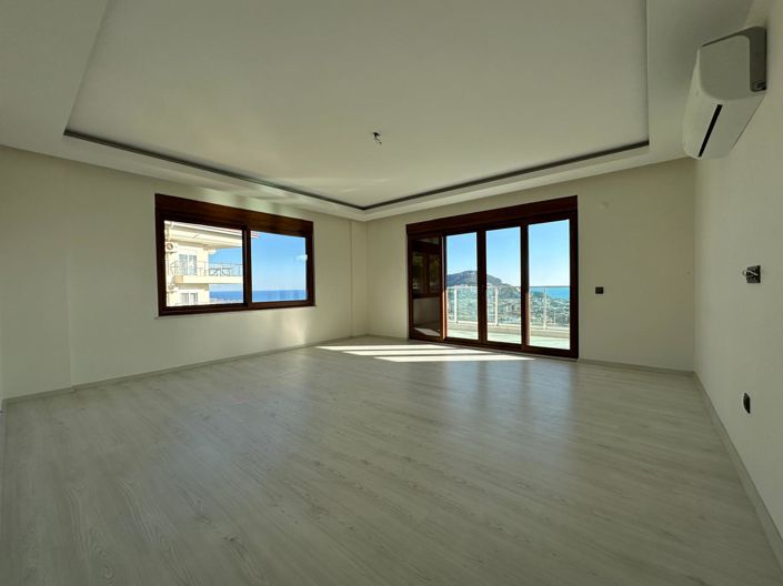 Image No.3-4 Bed Property for sale