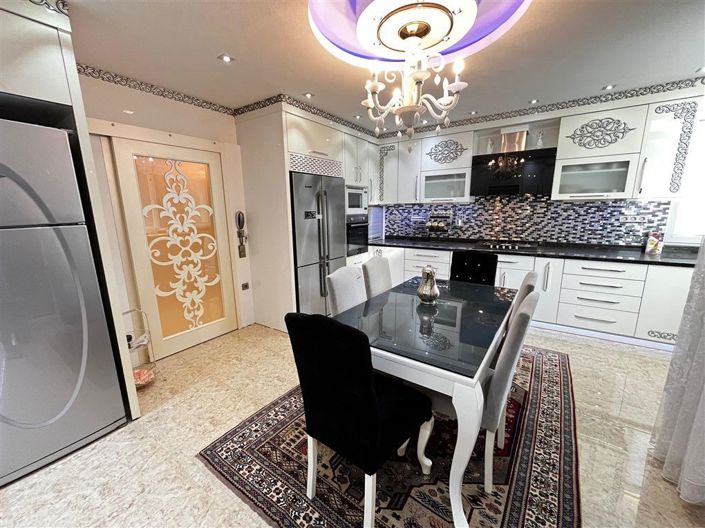 Image No.5-4 Bed Property for sale