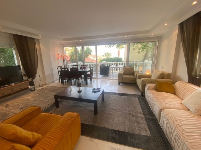 Image No.10-3 Bed Property for sale