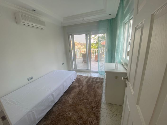 Image No.7-3 Bed Property for sale