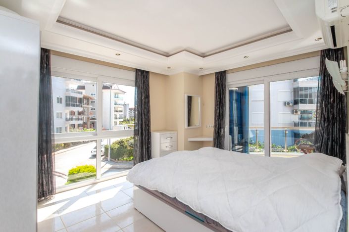 Image No.4-5 Bed Property for sale