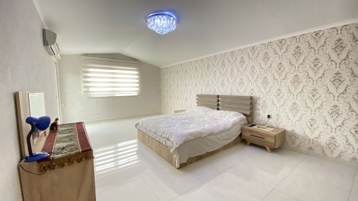 Image No.8-5 Bed Property for sale