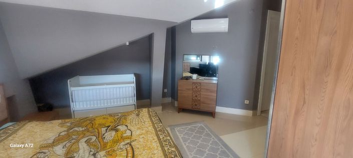 Image No.4-4 Bed Property for sale