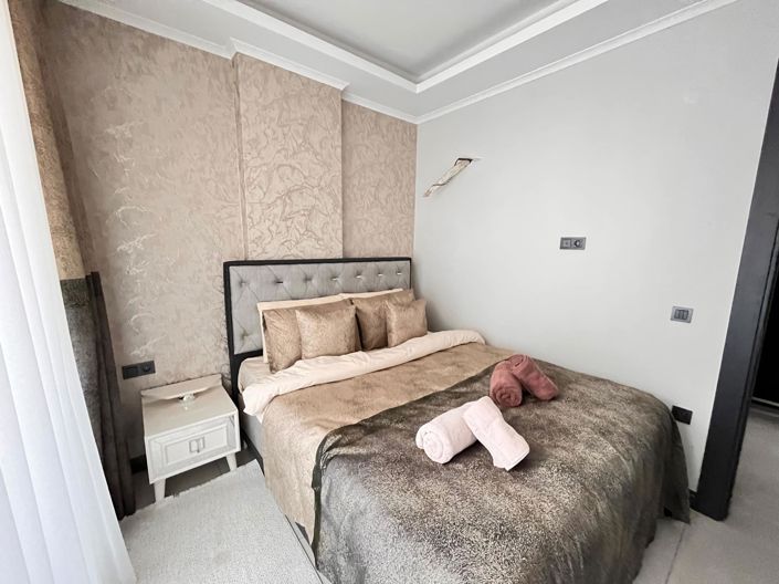 Image No.12-2 Bed Property for sale