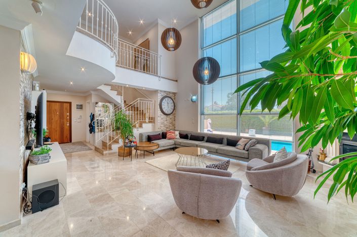 Image No.3-4 Bed Property for sale