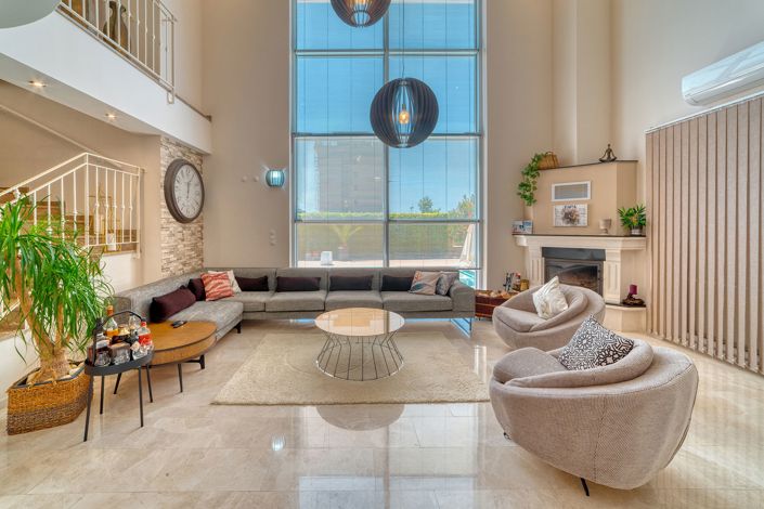 Image No.4-4 Bed Property for sale