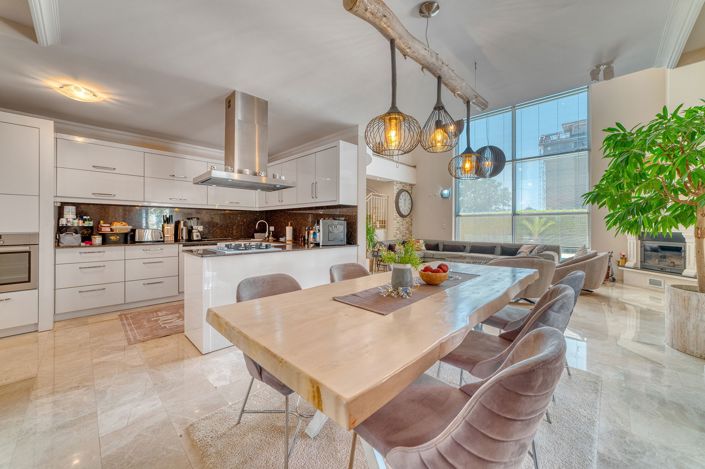 Image No.5-4 Bed Property for sale