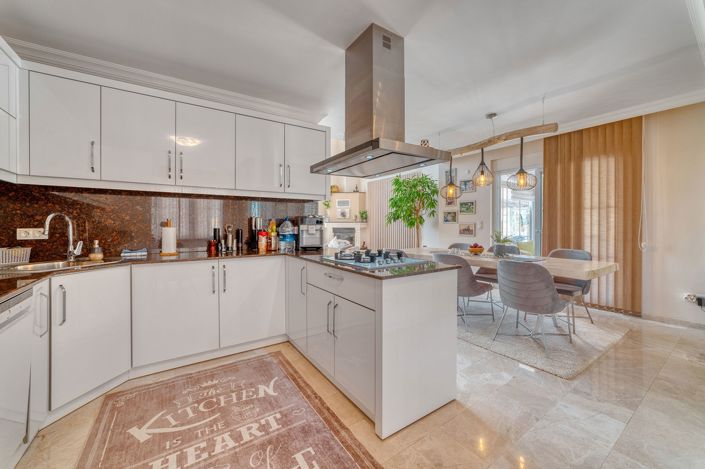 Image No.6-4 Bed Property for sale