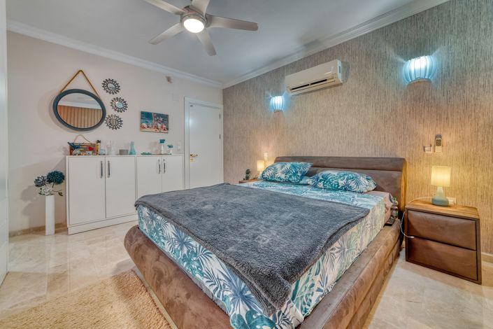 Image No.8-4 Bed Property for sale