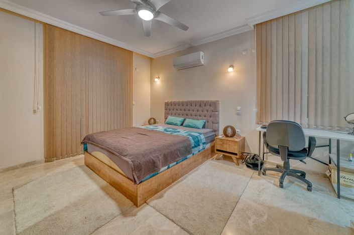 Image No.9-4 Bed Property for sale