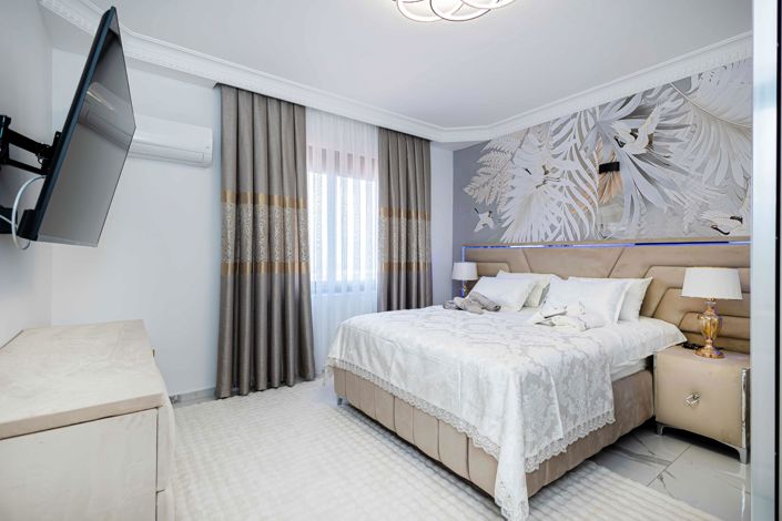 Image No.12-4 Bed Property for sale