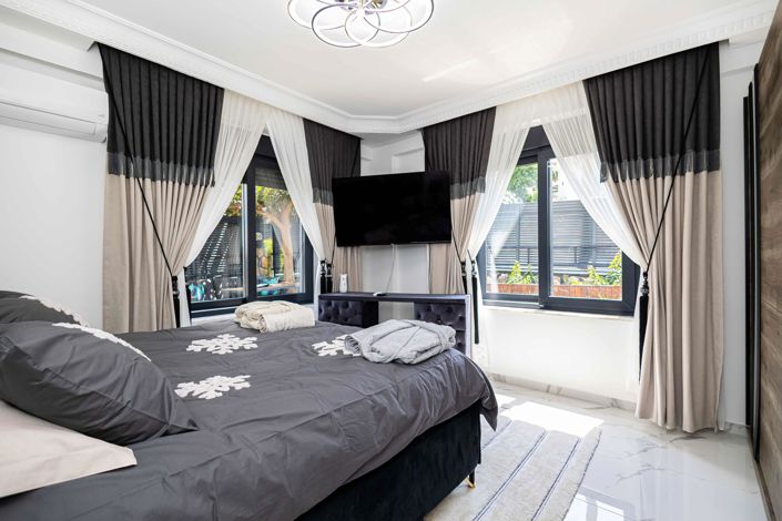 Image No.13-4 Bed Property for sale