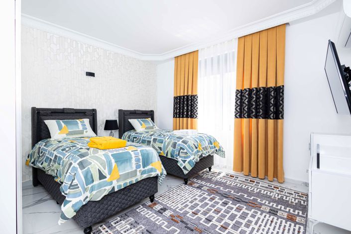 Image No.14-4 Bed Property for sale